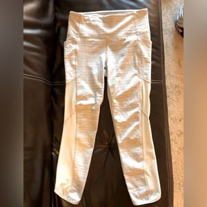 Athleta Leggings -cropped - medium - gray - with pockets - sheer side leg